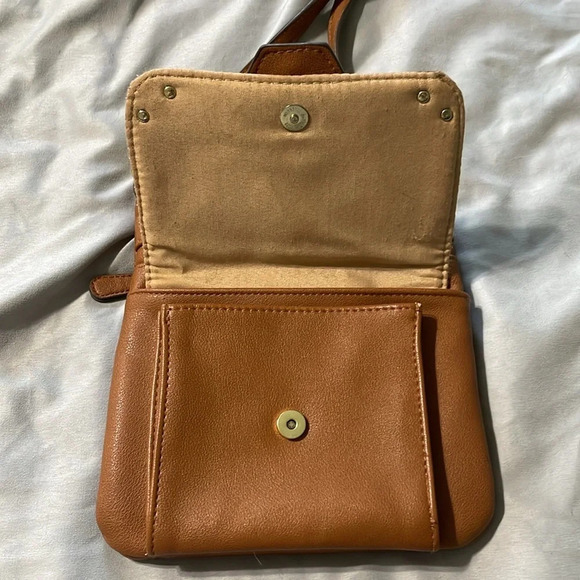 Vegan leather crossbody bag NWOT - Picture 3 of 8